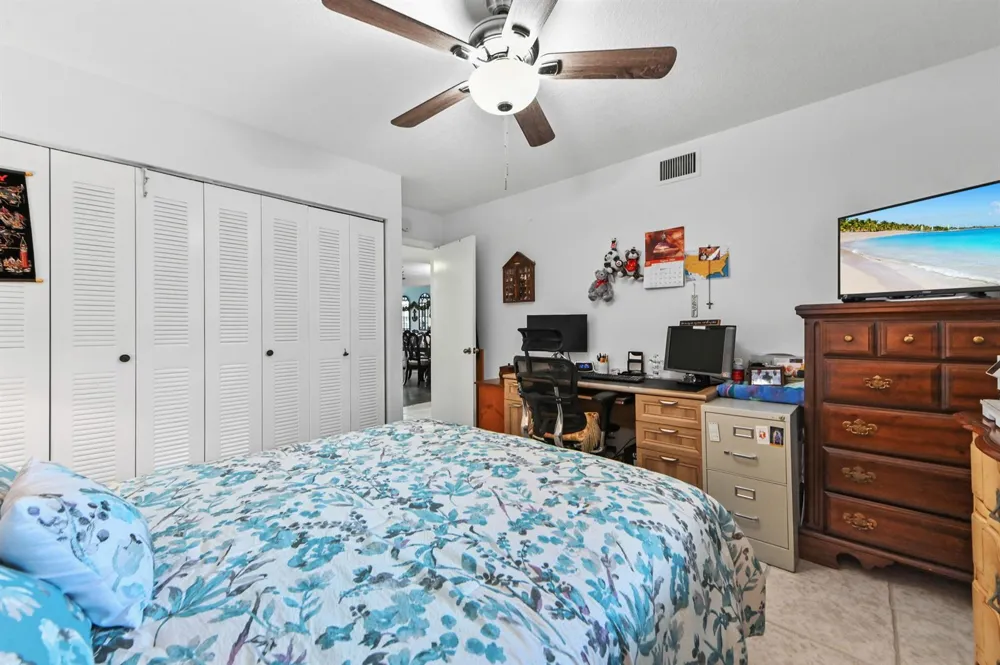 4725 LUCERNE LAKES BOULEVARD E #202 Lake Worth, FL 33467