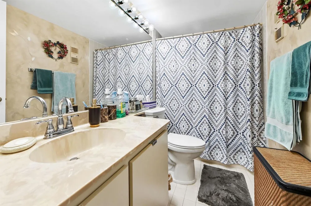 4725 LUCERNE LAKES BOULEVARD E #202 Lake Worth, FL 33467