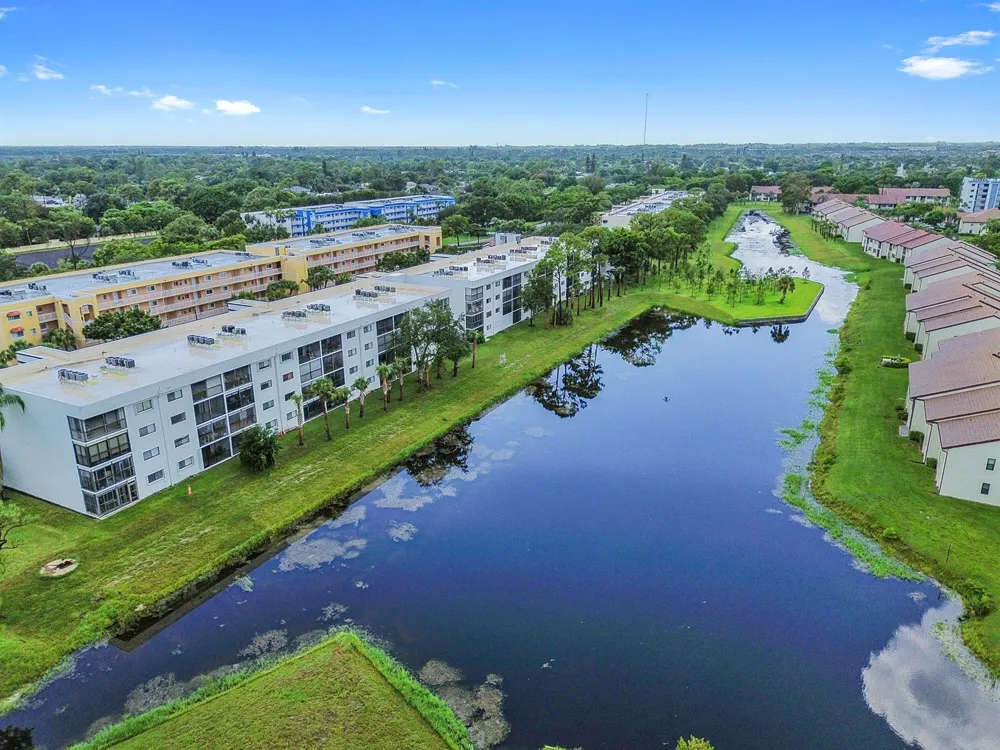 4725 LUCERNE LAKES BOULEVARD E #202 Lake Worth, FL 33467