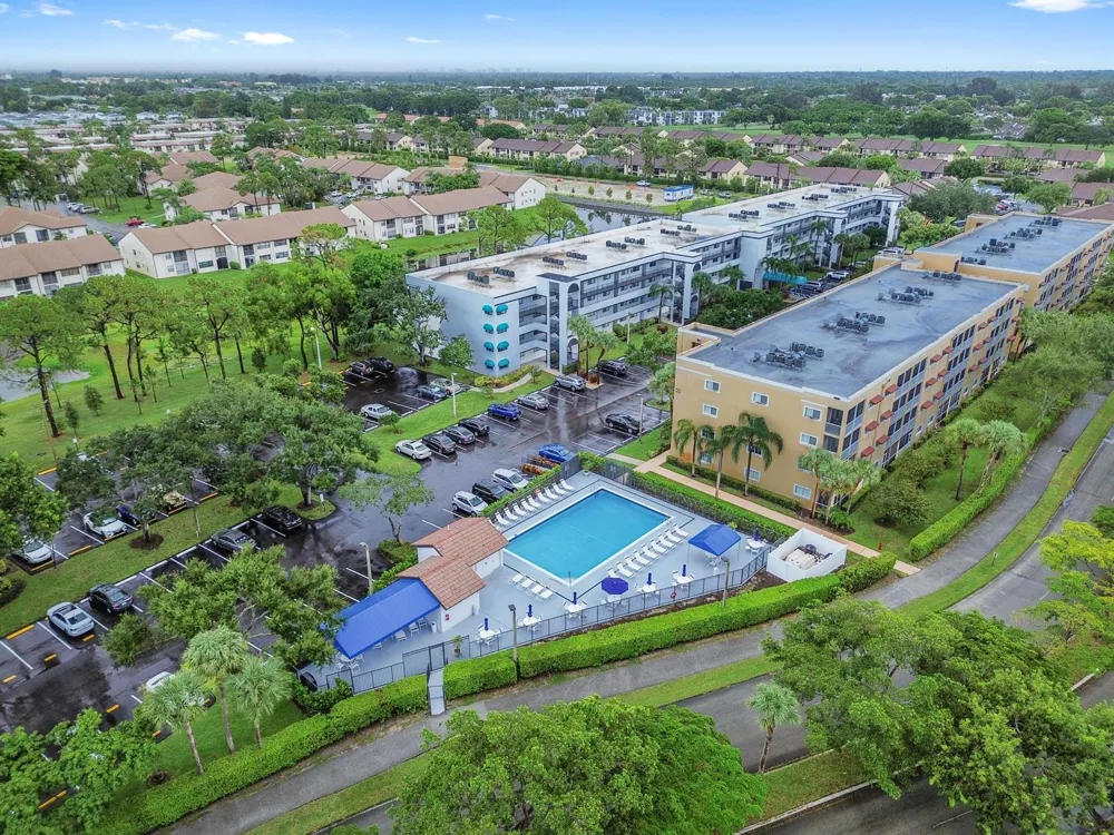 4725 LUCERNE LAKES BOULEVARD E #202 Lake Worth, FL 33467