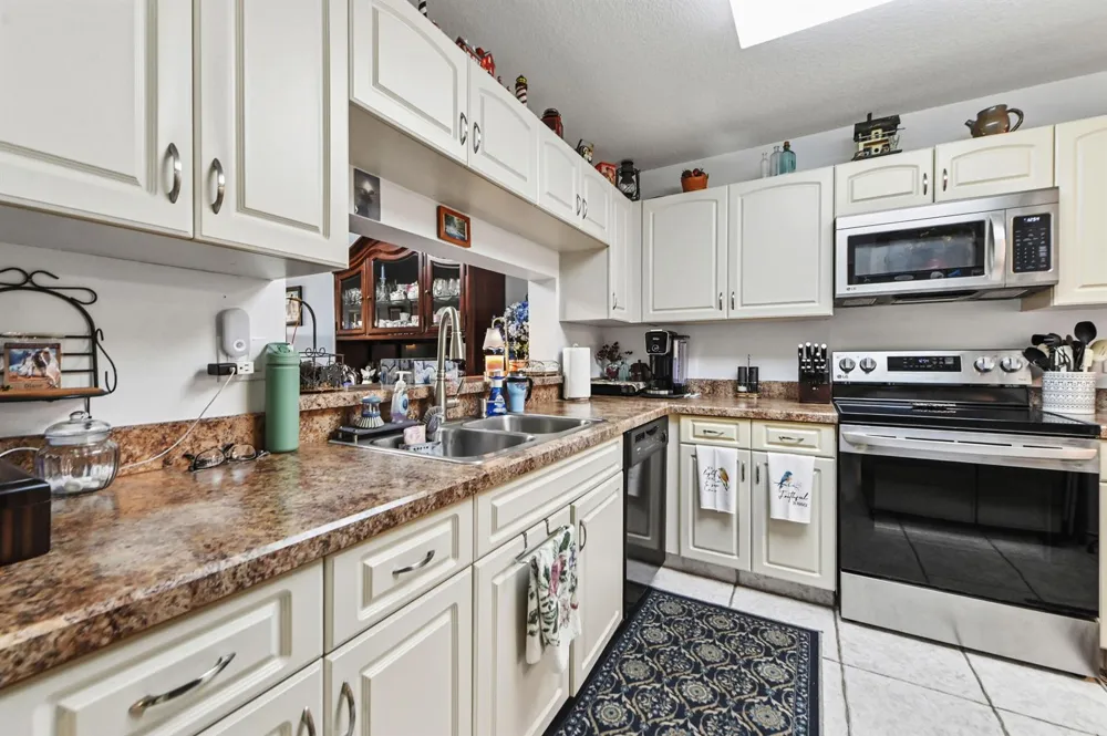 4725 LUCERNE LAKES BOULEVARD E #202 Lake Worth, FL 33467