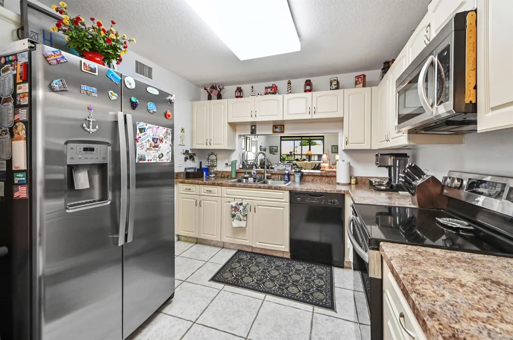 4725 LUCERNE LAKES BOULEVARD E #202 Lake Worth, FL 33467