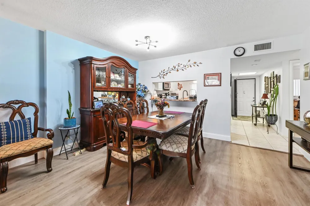4725 LUCERNE LAKES BOULEVARD E #202 Lake Worth, FL 33467