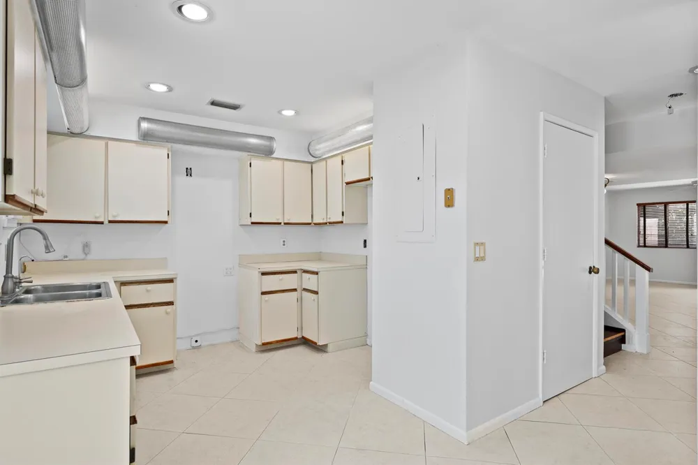 6151 Riverwalk Lane #Unit 8 Jupiter, FL 33458