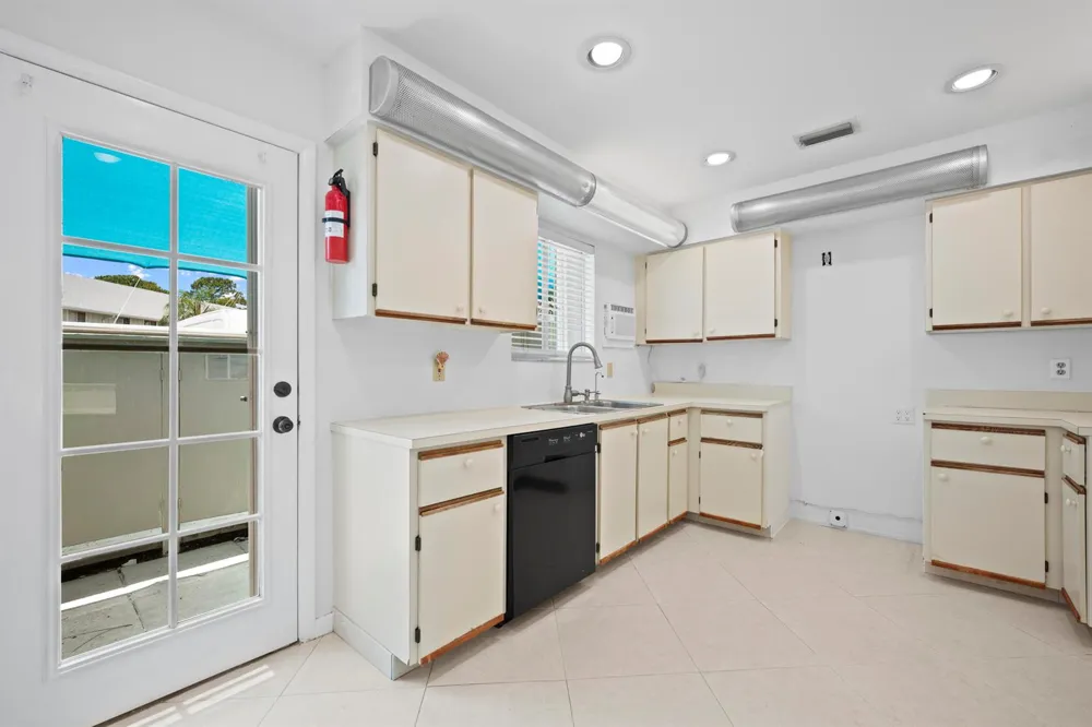 6151 Riverwalk Lane #Unit 8 Jupiter, FL 33458
