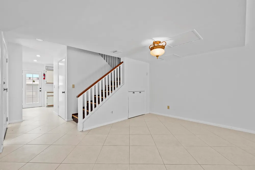 6151 Riverwalk Lane #Unit 8 Jupiter, FL 33458