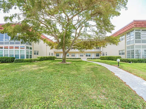 41 WOODLAND DRIVE #205