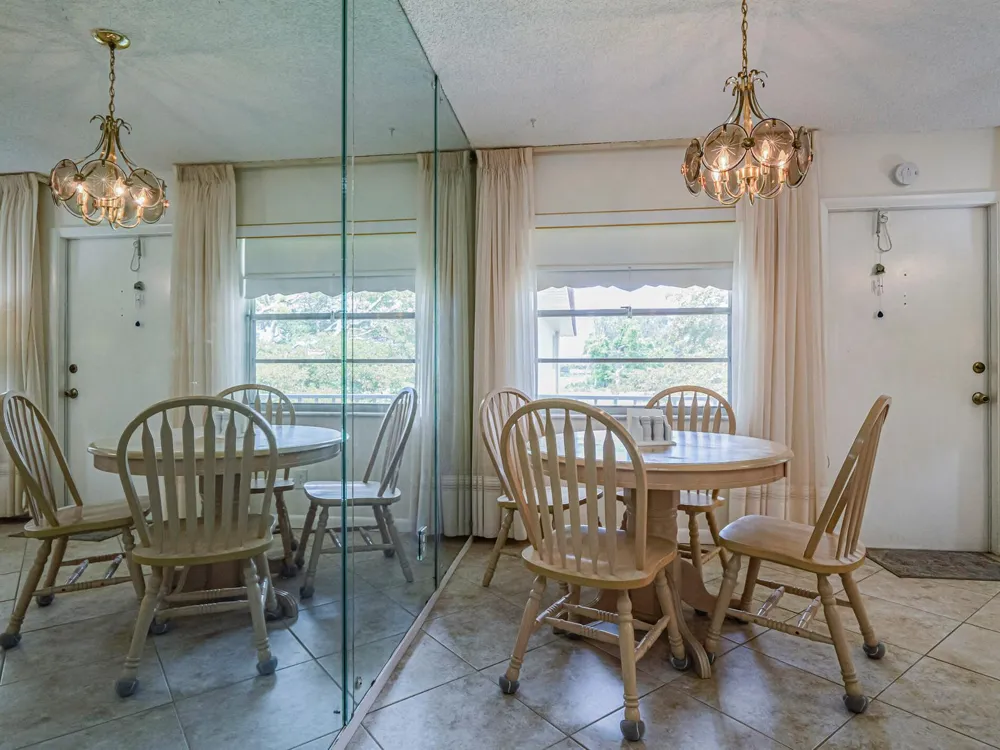 41 WOODLAND DRIVE #205 Vero Beach, FL 32962