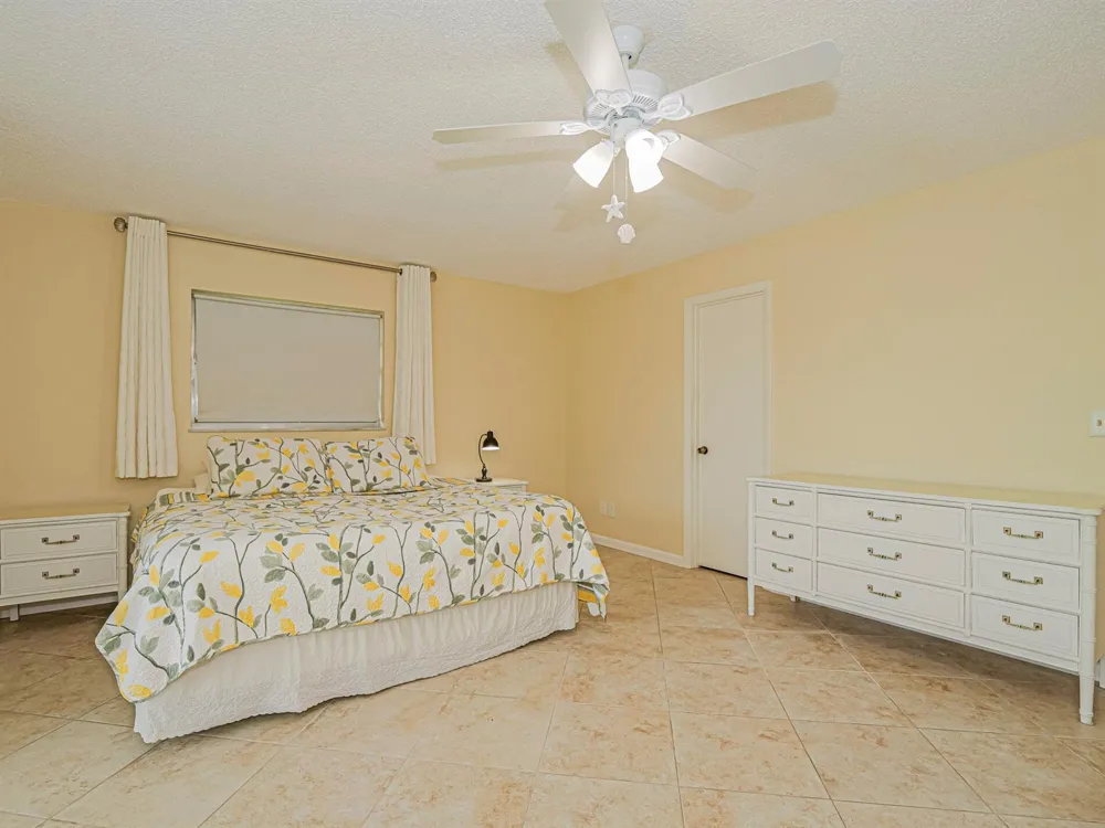41 WOODLAND DRIVE #205 Vero Beach, FL 32962