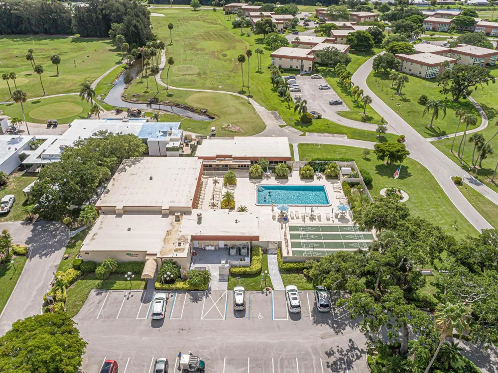 41 WOODLAND DRIVE #205 Vero Beach, FL 32962