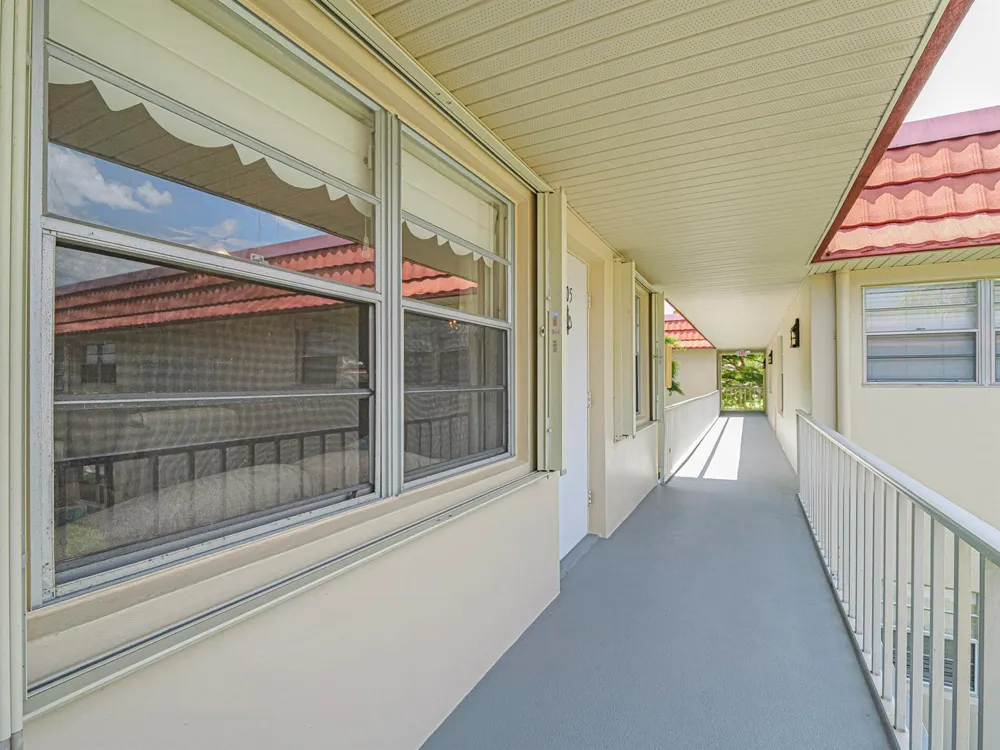 41 WOODLAND DRIVE #205 Vero Beach, FL 32962