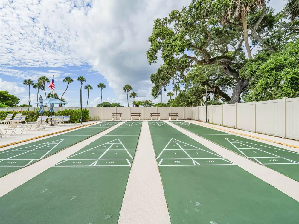 41 WOODLAND DRIVE #205 Vero Beach, FL 32962
