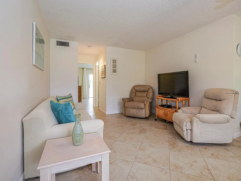 41 WOODLAND DRIVE #205 Vero Beach, FL 32962