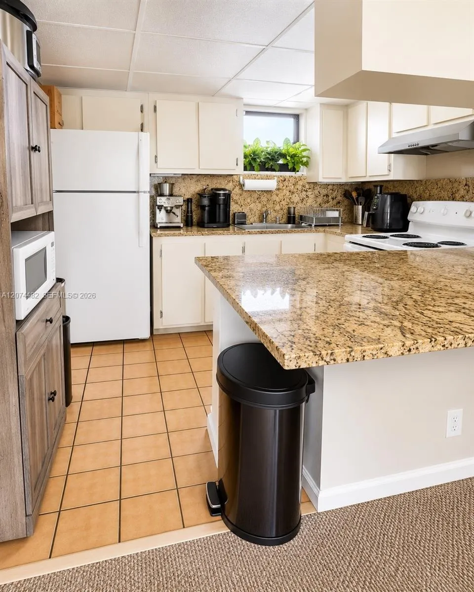 8290 Lake Dr #426 Doral, FL 33166
