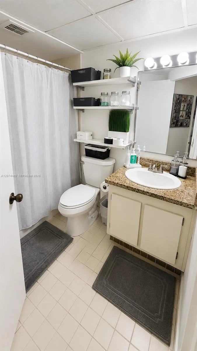8290 Lake Dr #426 Doral, FL 33166