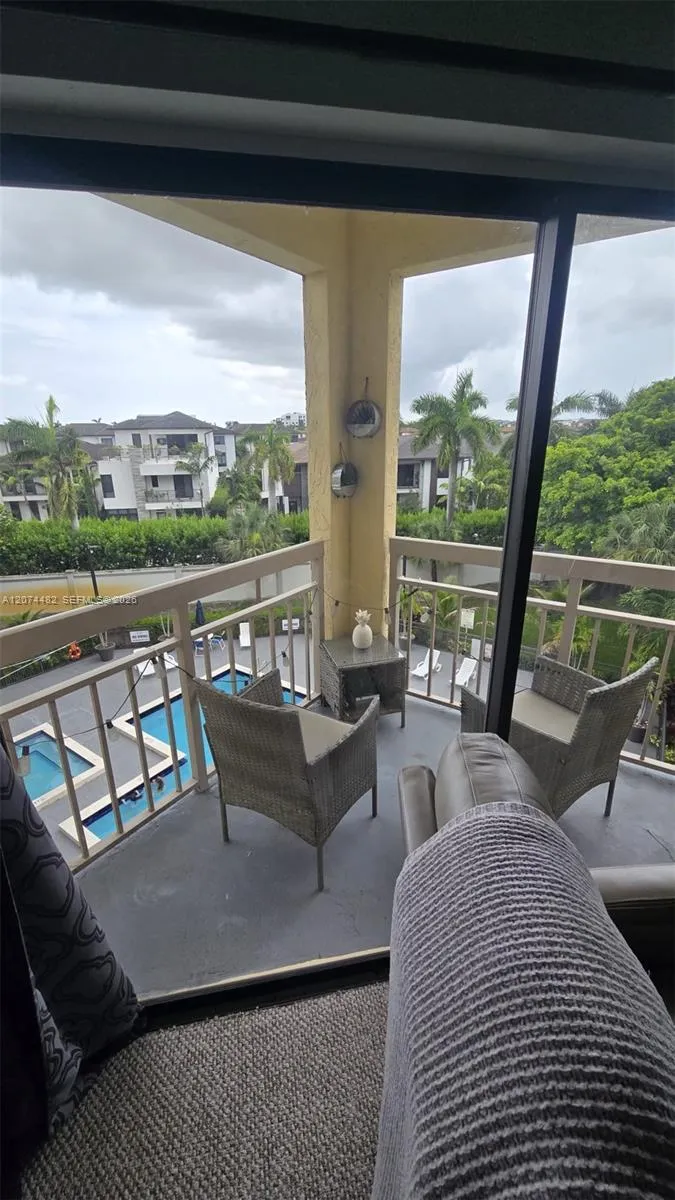 8290 Lake Dr #426 Doral, FL 33166