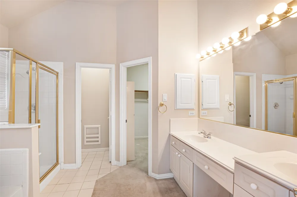 517 Quick Silver Drive DeSoto, TX 75115