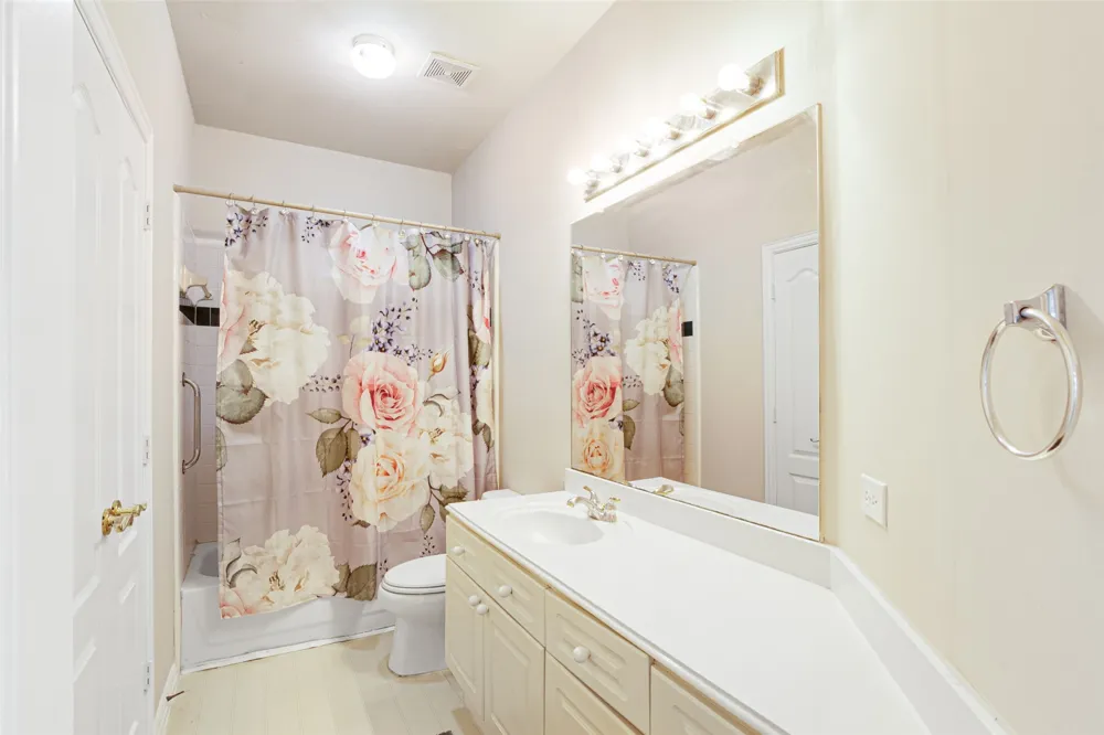 517 Quick Silver Drive DeSoto, TX 75115