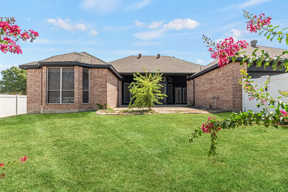 517 Quick Silver Drive DeSoto, TX 75115