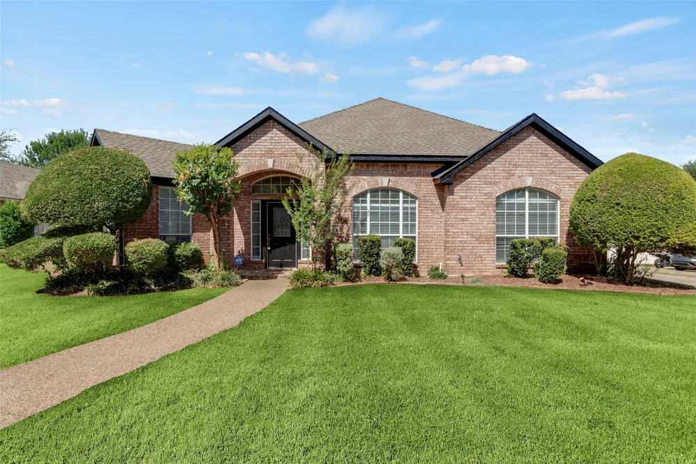 517 Quick Silver Drive DeSoto, TX 75115