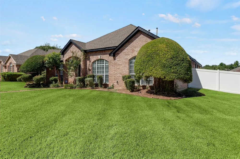 517 Quick Silver Drive DeSoto, TX 75115