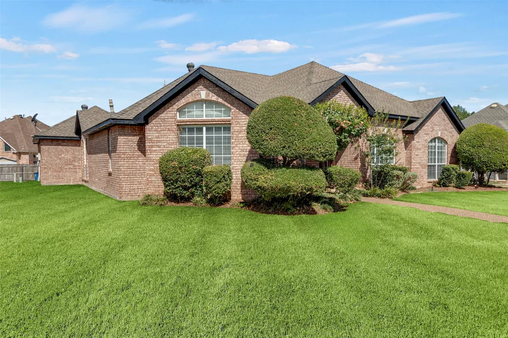 517 Quick Silver Drive DeSoto, TX 75115