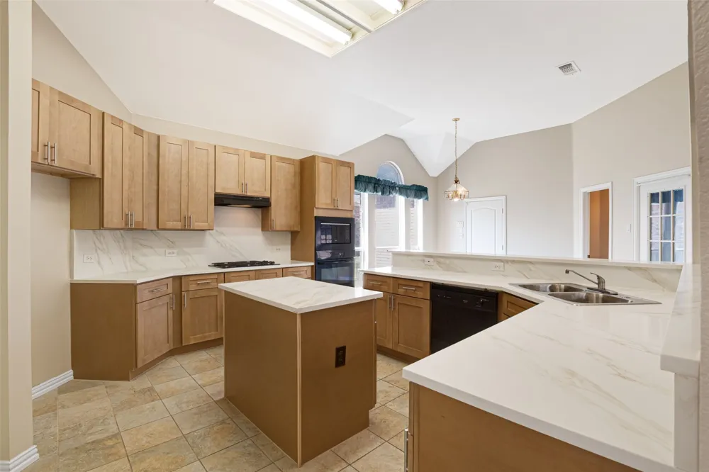 517 Quick Silver Drive DeSoto, TX 75115