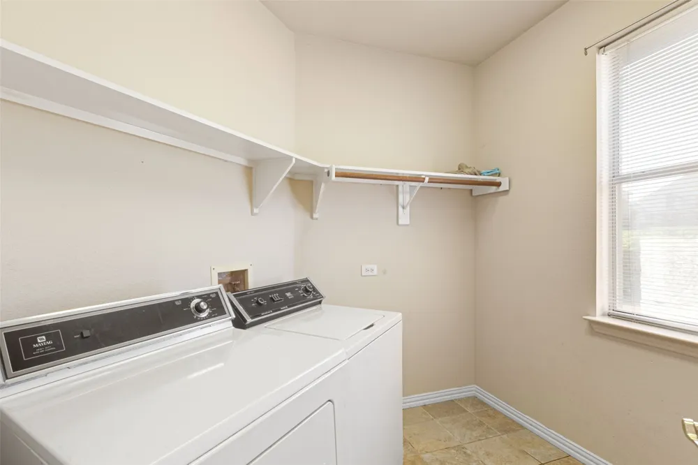 517 Quick Silver Drive DeSoto, TX 75115