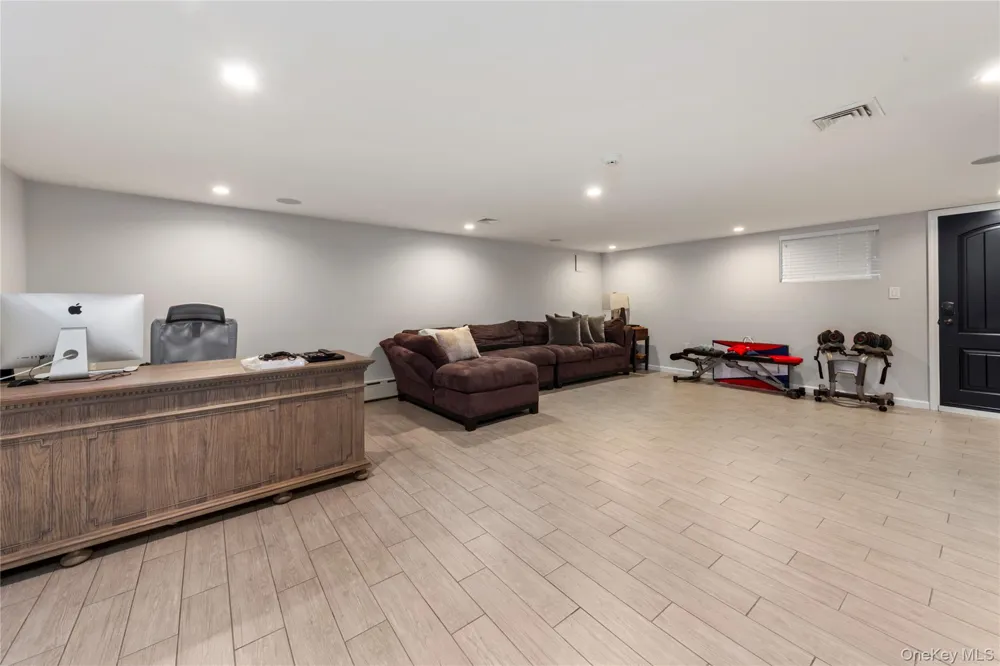 15496 Riverside Drive Whitestone, NY 11357