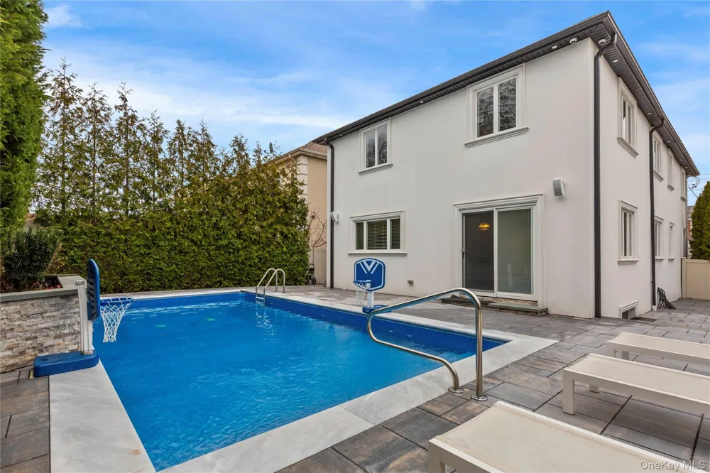 15496 Riverside Drive Whitestone, NY 11357