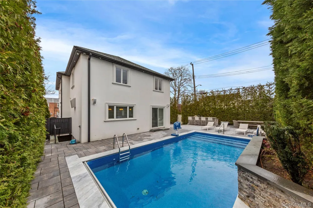 15496 Riverside Drive Whitestone, NY 11357