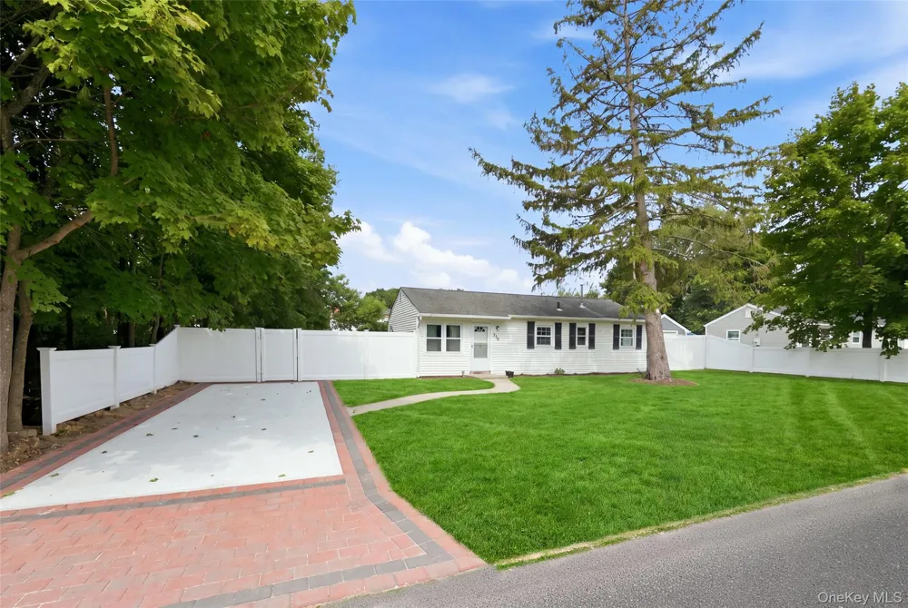 710 Bourdois Avenue Bellport, NY 11713