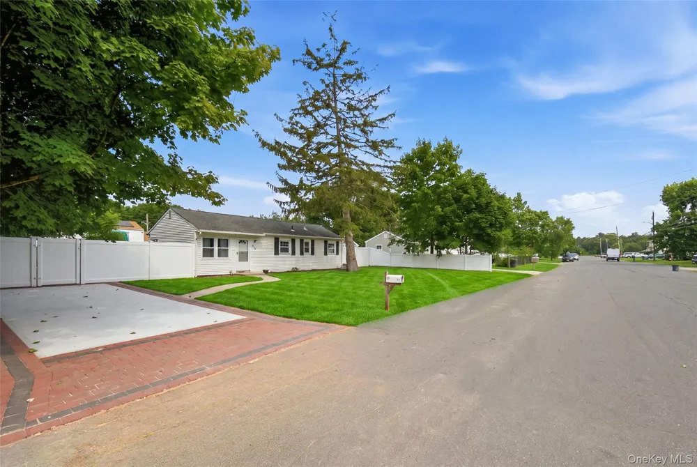 710 Bourdois Avenue Bellport, NY 11713