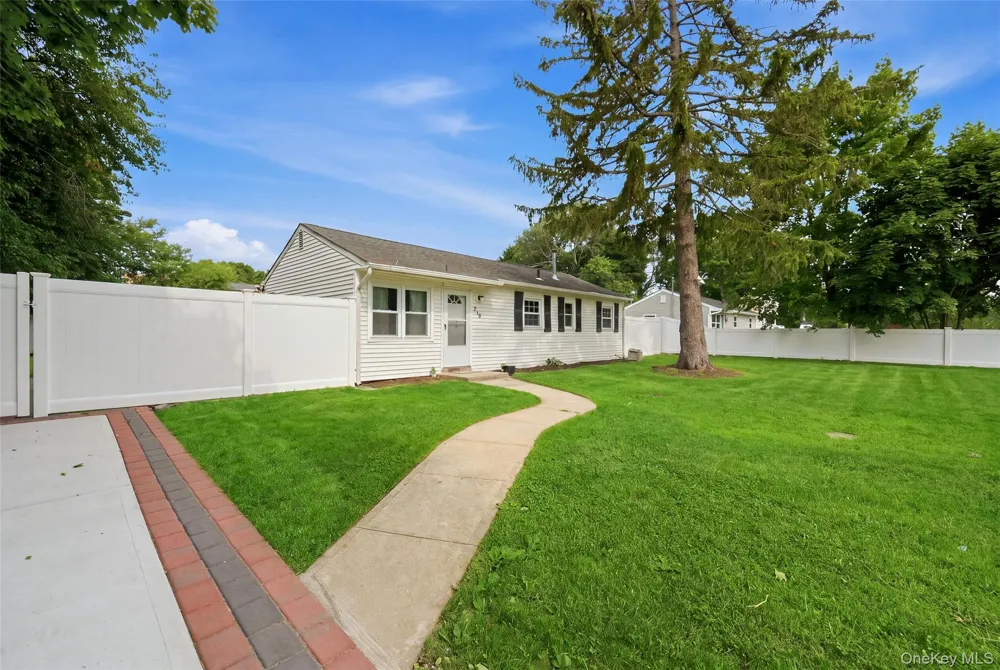 710 Bourdois Avenue Bellport, NY 11713