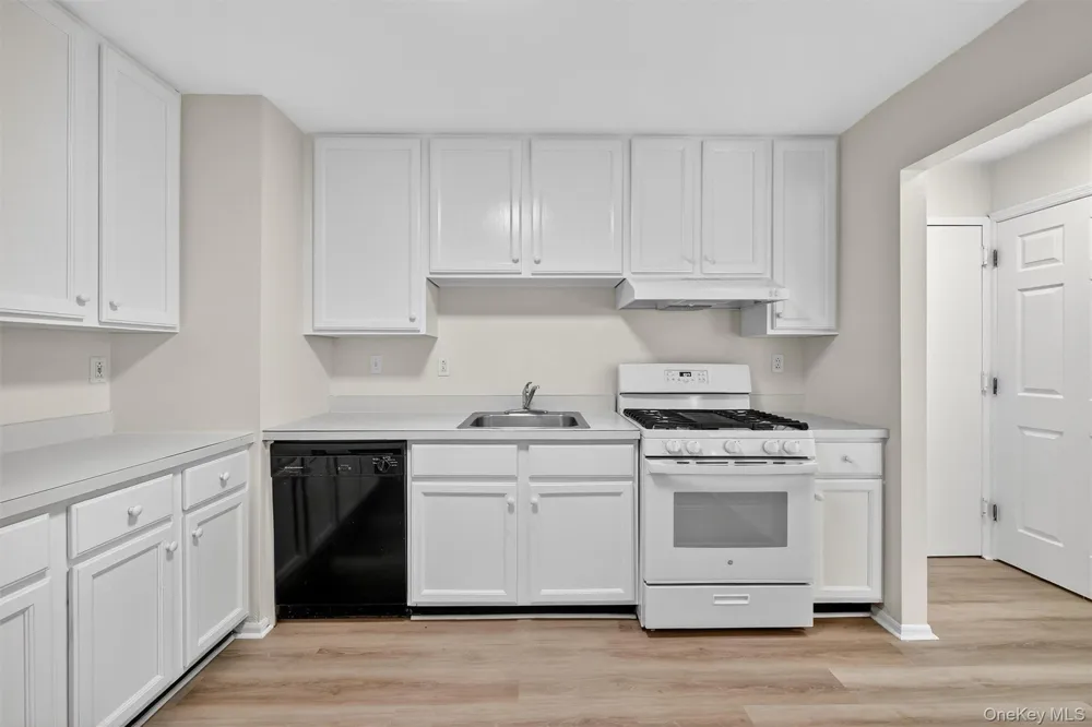 10-12 Chestnut Street #A202 Suffern, NY 10901