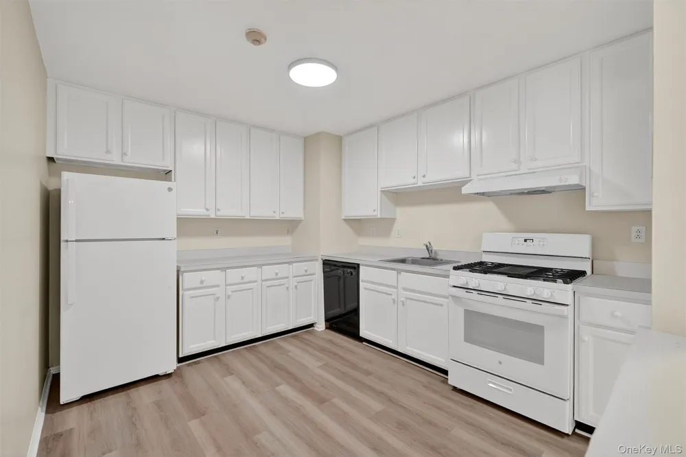 10-12 Chestnut Street #A202 Suffern, NY 10901