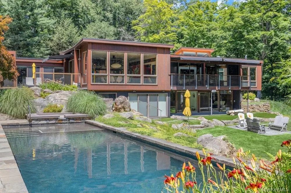14 Cradle Rock Road E Pound Ridge, NY 10576