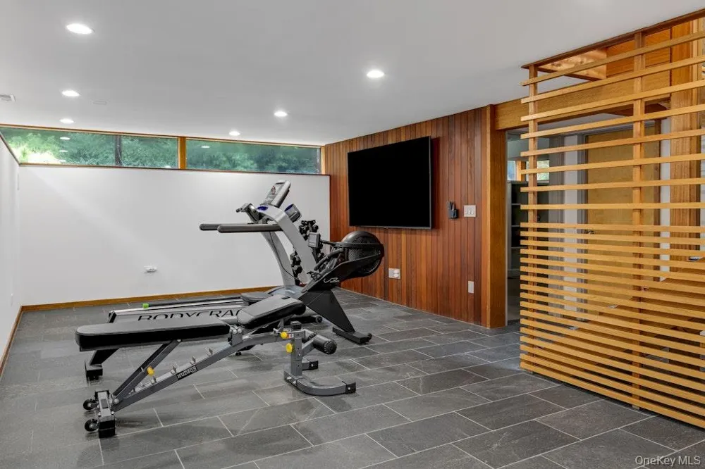 14 Cradle Rock Road E Pound Ridge, NY 10576