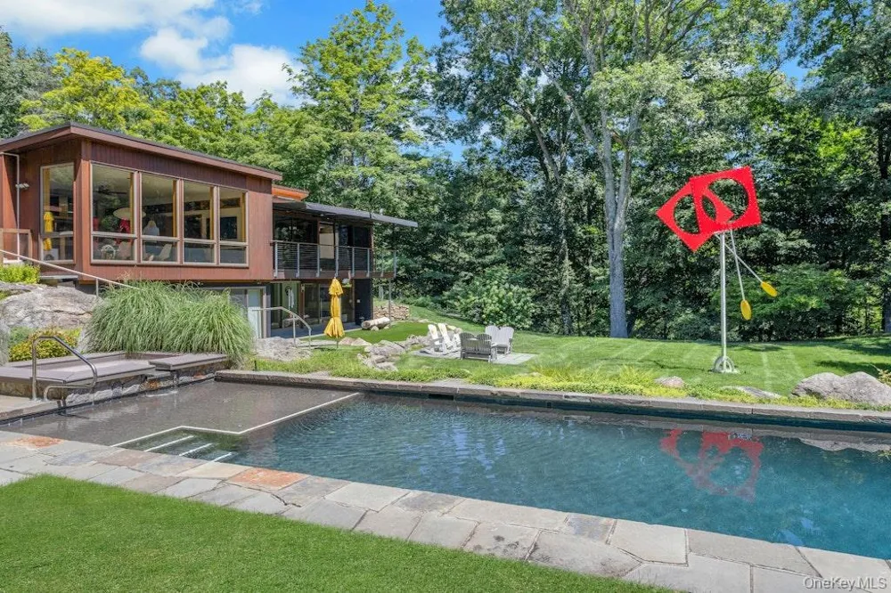 14 Cradle Rock Road E Pound Ridge, NY 10576