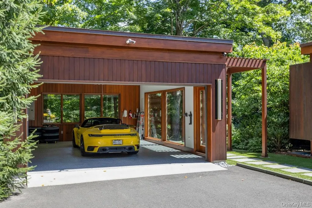 14 Cradle Rock Road E Pound Ridge, NY 10576