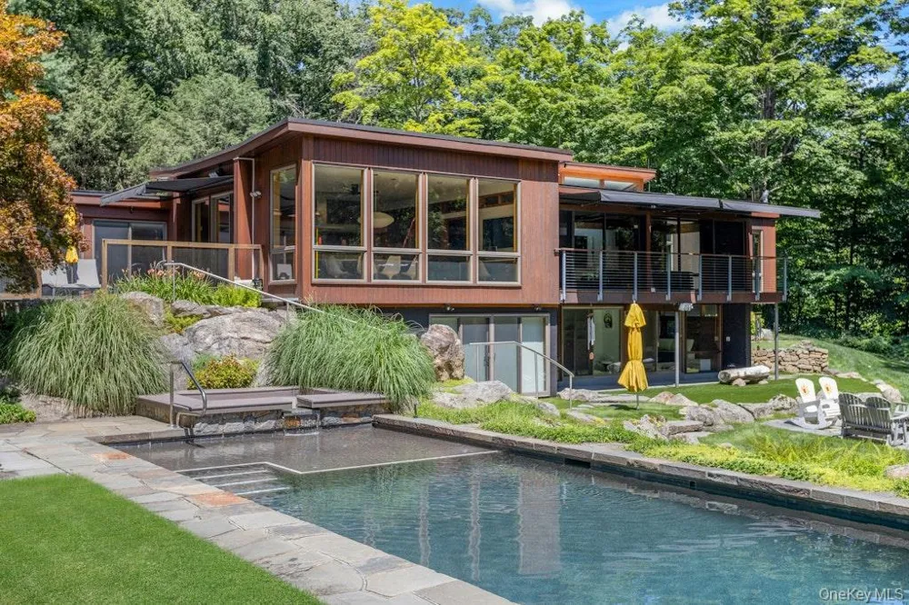 14 Cradle Rock Road E Pound Ridge, NY 10576