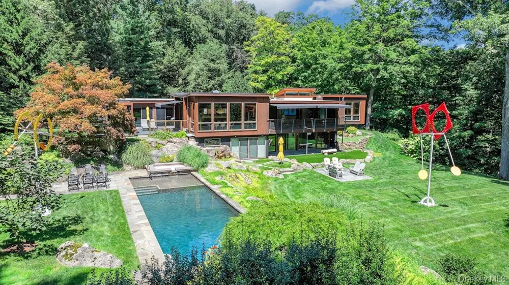 14 Cradle Rock Road E Pound Ridge, NY 10576