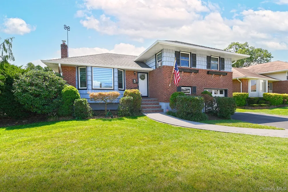 4039 Hahn Avenue Bethpage, NY 11714