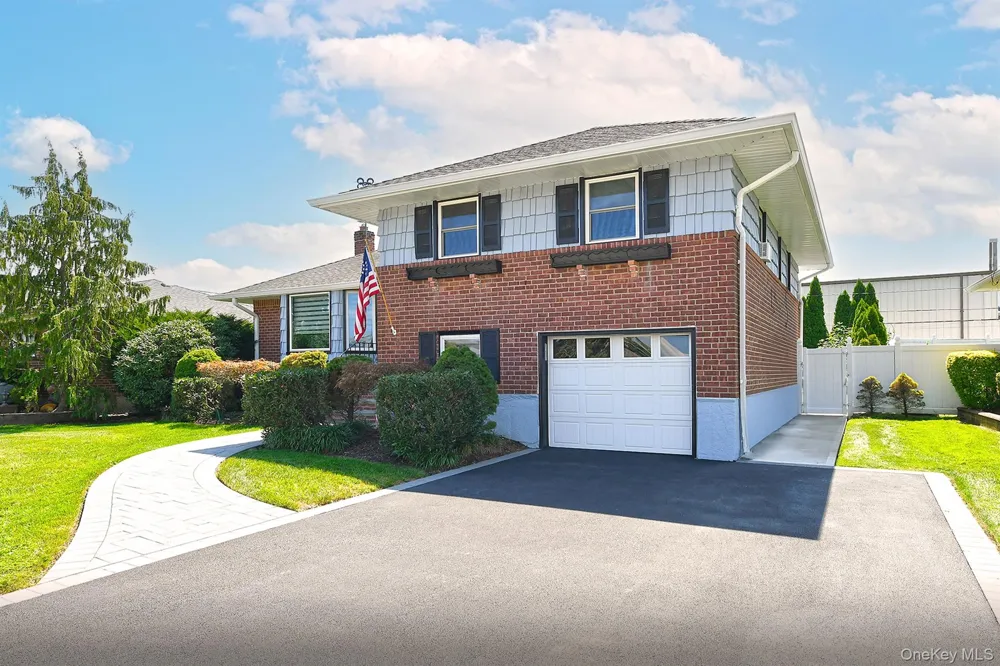 4039 Hahn Avenue Bethpage, NY 11714