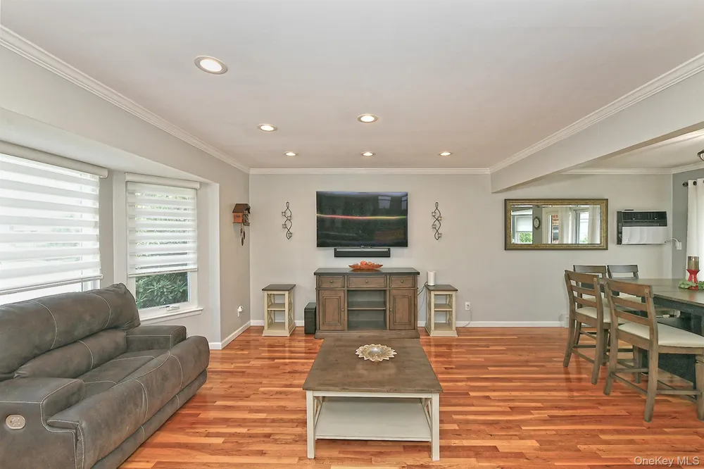 4039 Hahn Avenue Bethpage, NY 11714