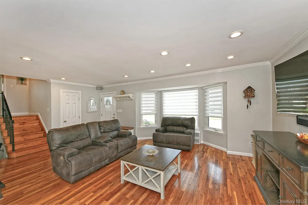 4039 Hahn Avenue Bethpage, NY 11714