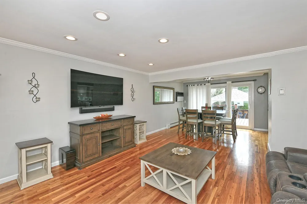 4039 Hahn Avenue Bethpage, NY 11714