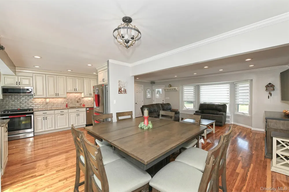 4039 Hahn Avenue Bethpage, NY 11714