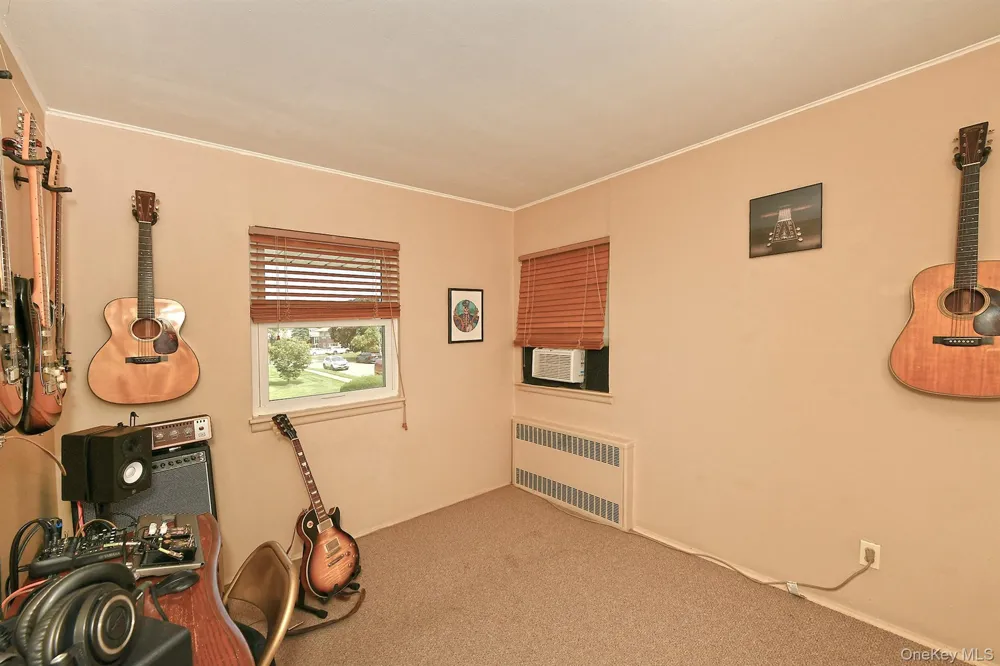 4039 Hahn Avenue Bethpage, NY 11714
