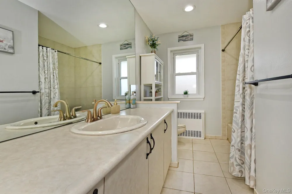 4039 Hahn Avenue Bethpage, NY 11714